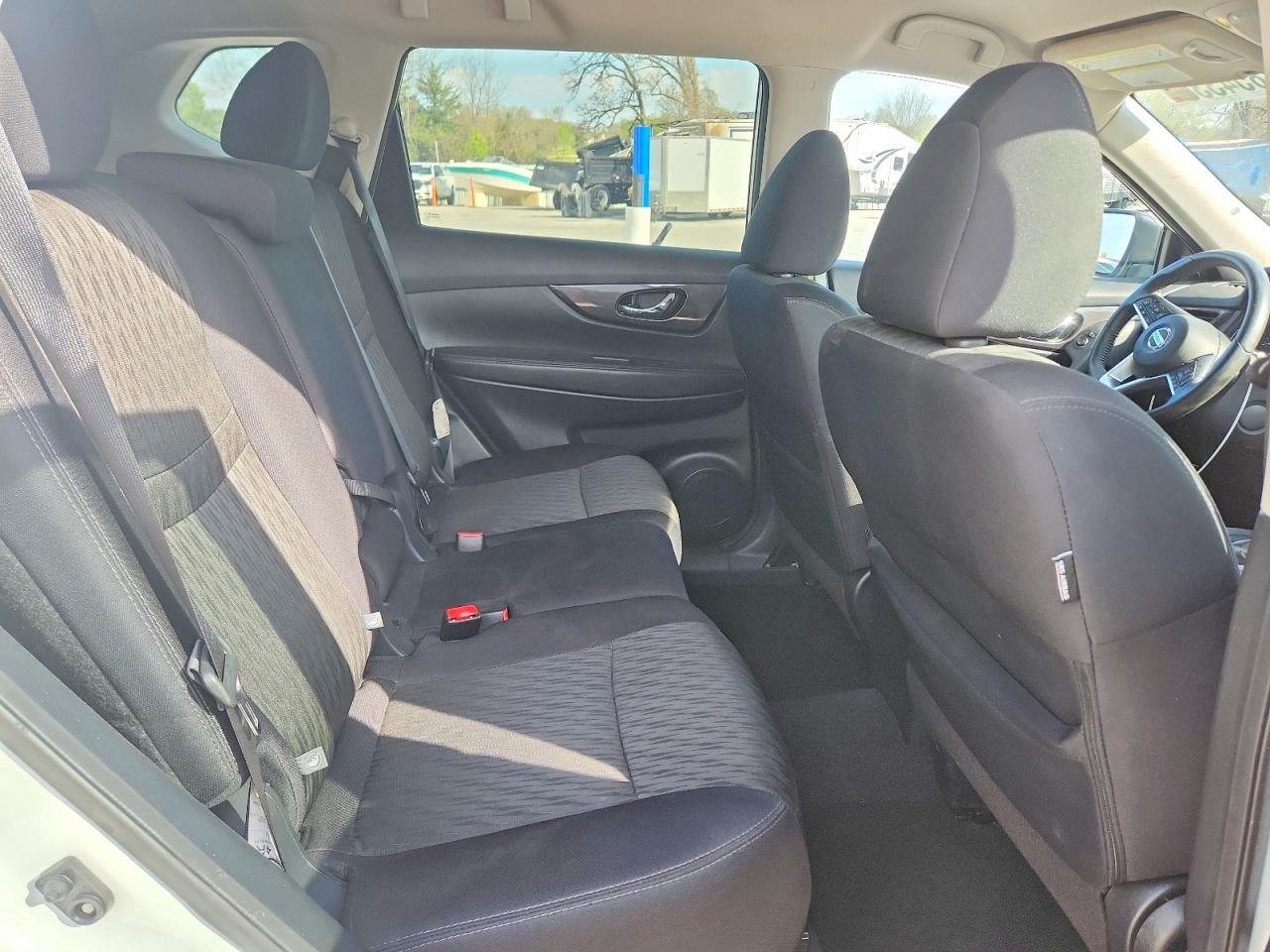 2019 NISSAN ROGUE SV photo 21