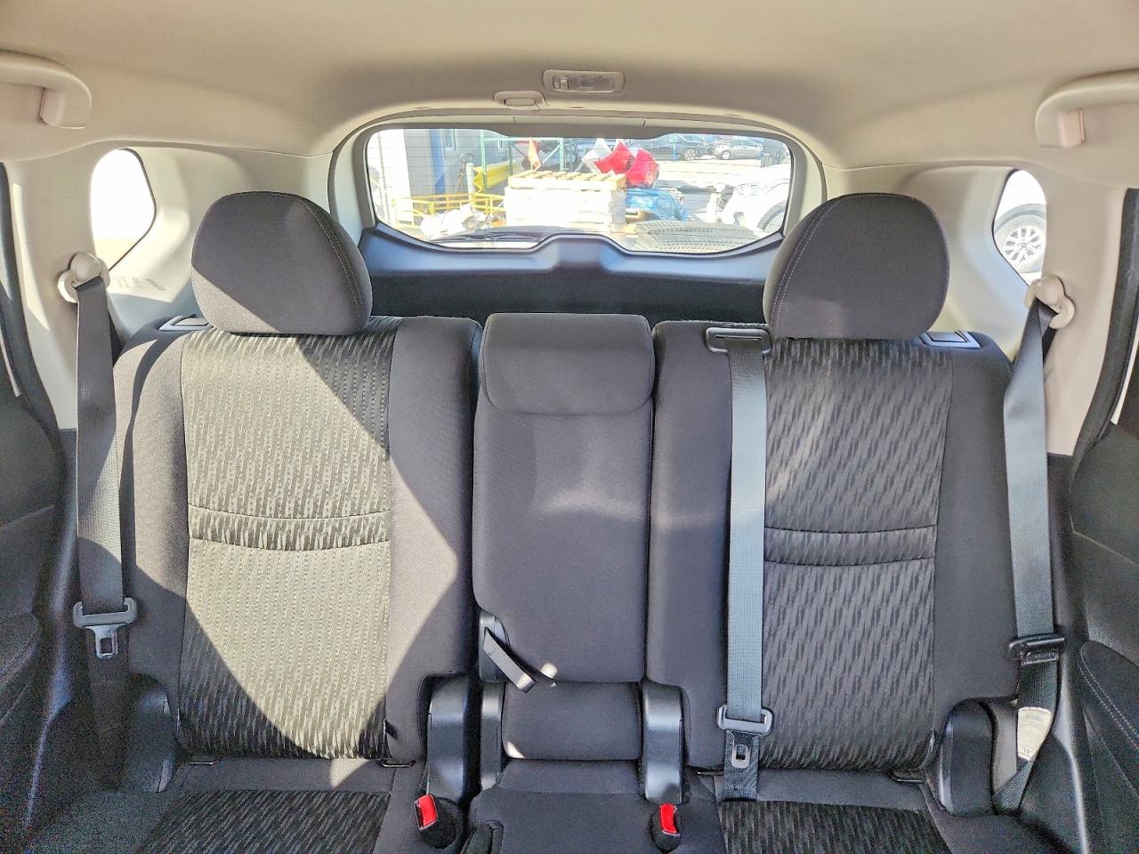 2019 NISSAN ROGUE SV photo 19