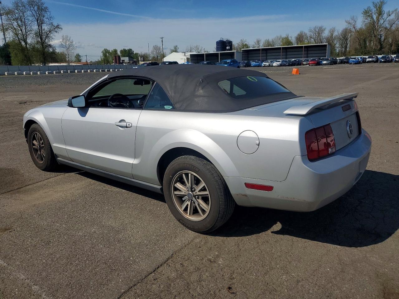 2005 FORD MUSTANG photo 3
