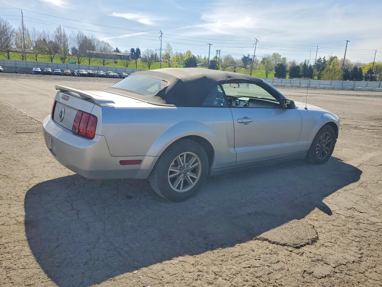 2005 FORD MUSTANG photo 5