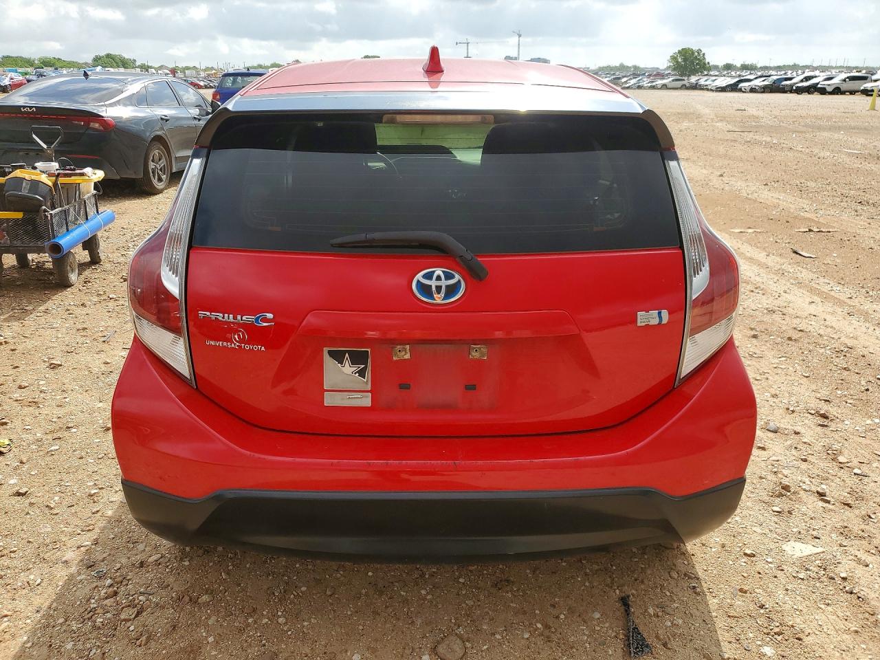 2017 TOYOTA PRIUS C THREE photo 16