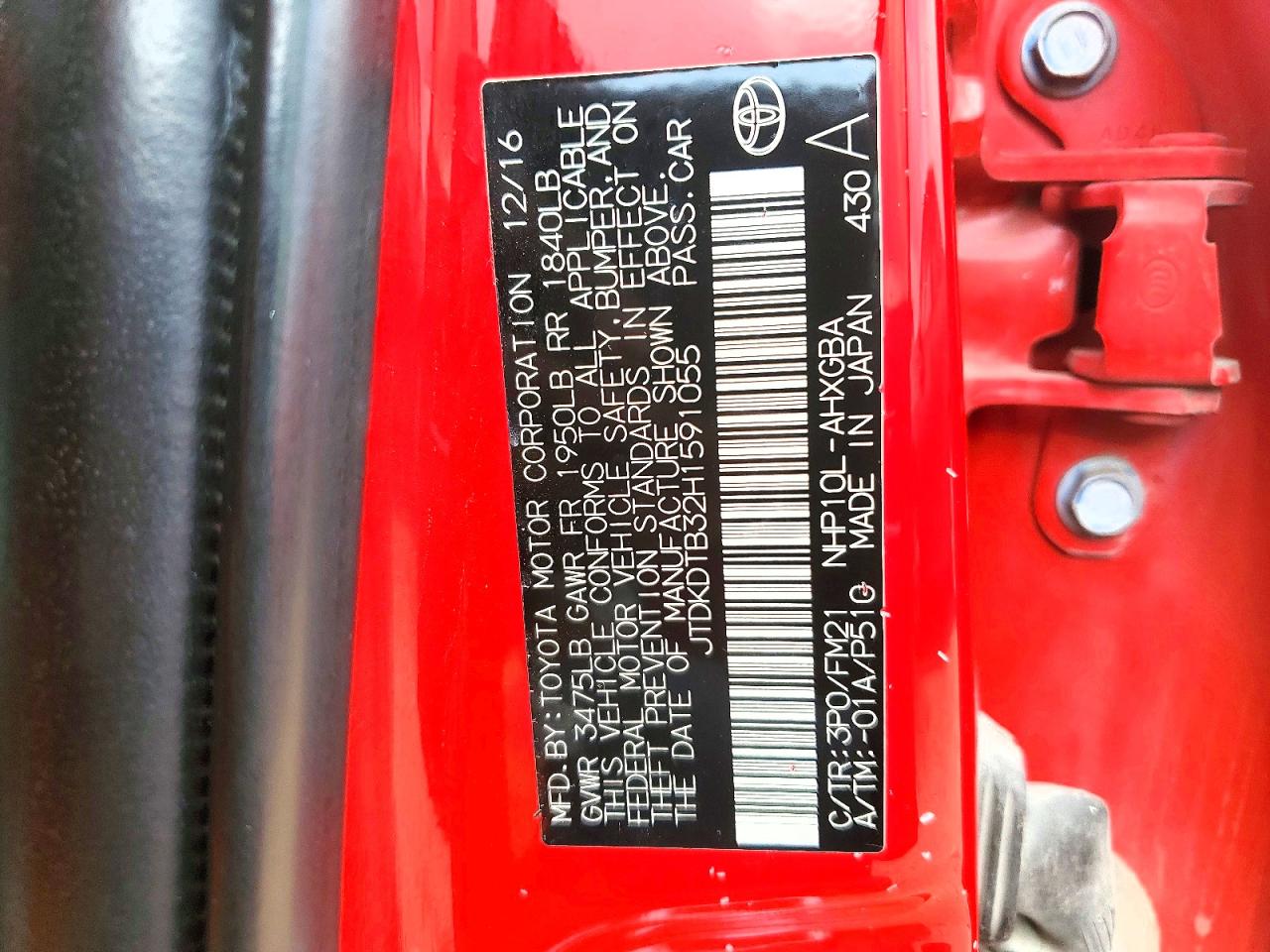 2017 TOYOTA PRIUS C THREE photo 34