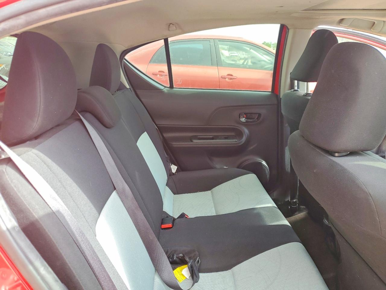 2017 TOYOTA PRIUS C THREE photo 28