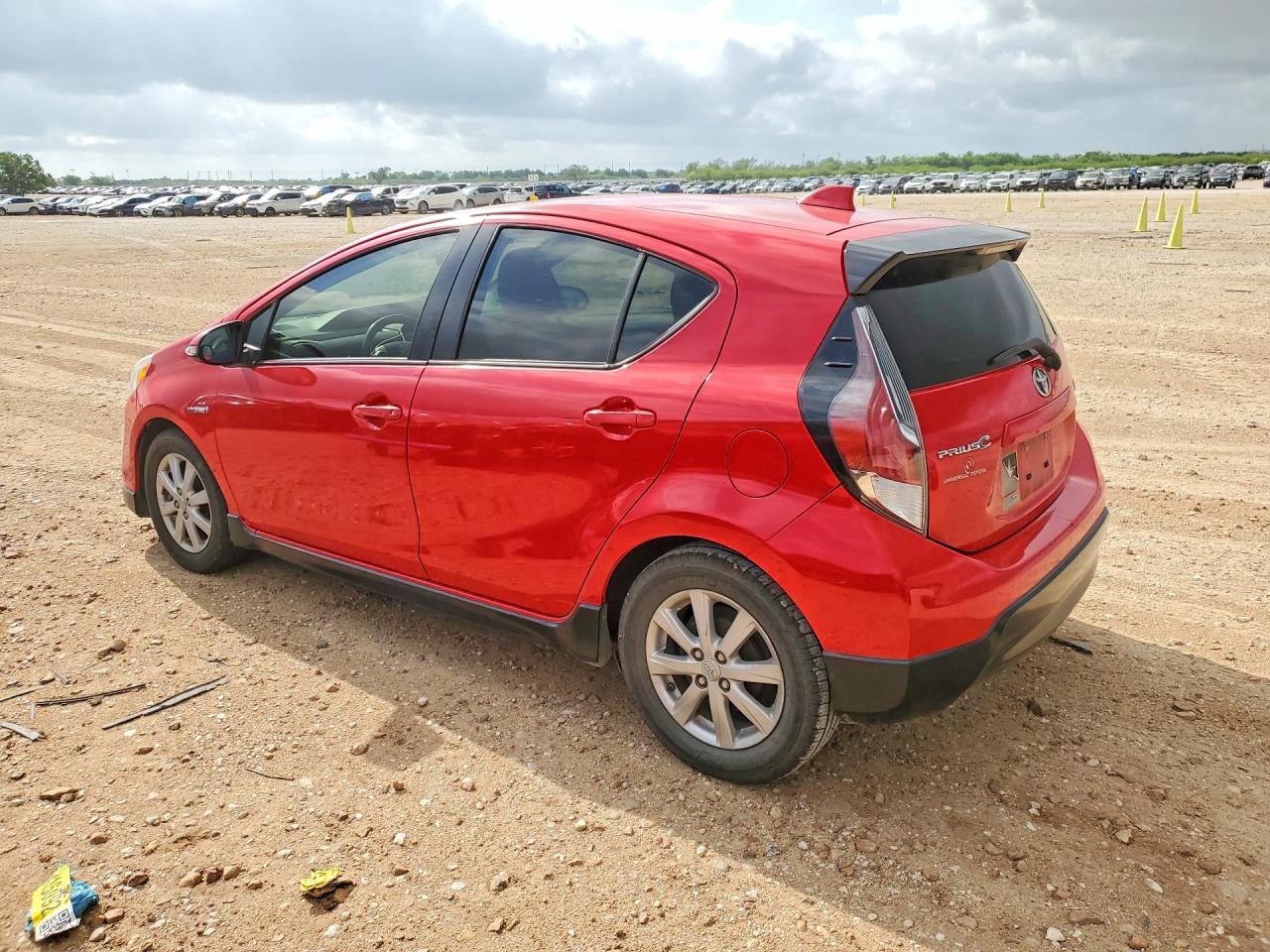 2017 TOYOTA PRIUS C THREE photo 4