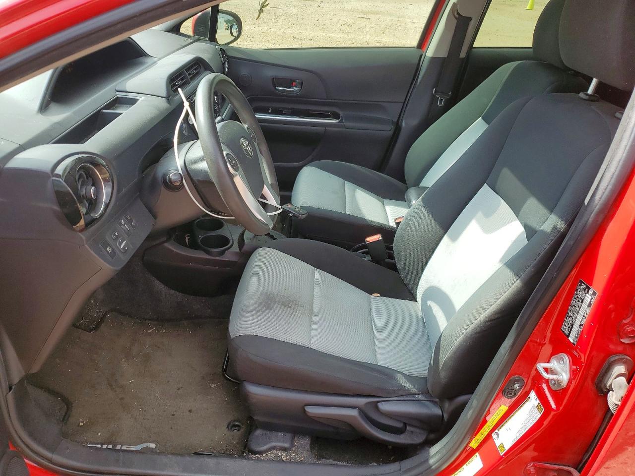 2017 TOYOTA PRIUS C THREE photo 19