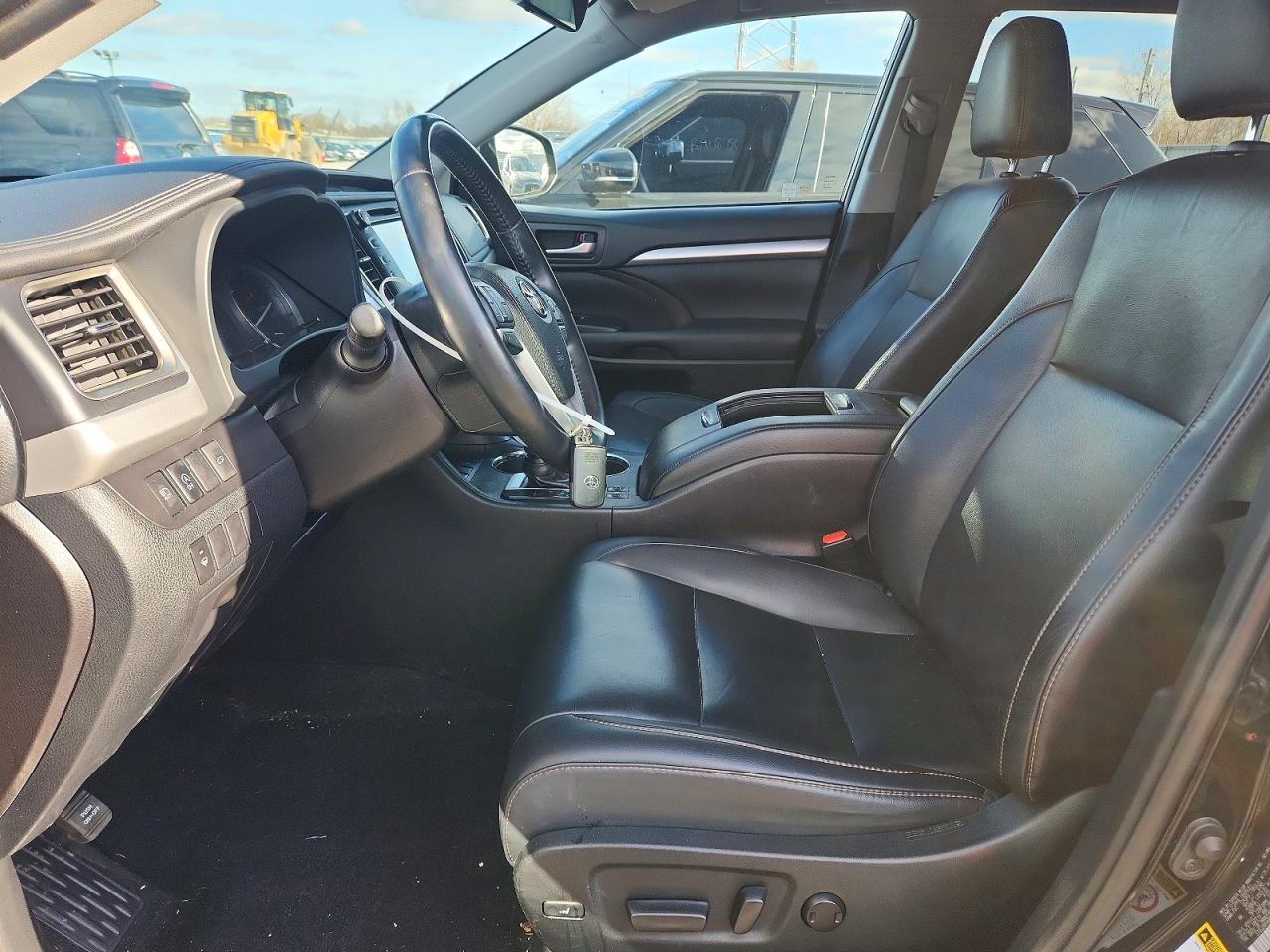 2019 TOYOTA HIGHLANDER XLE photo 13