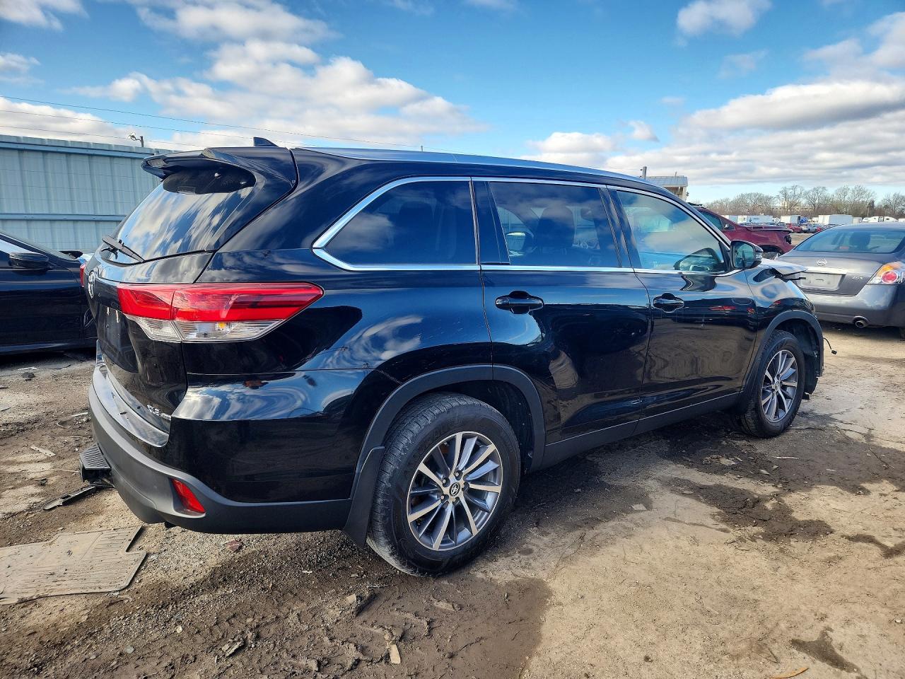 2019 TOYOTA HIGHLANDER XLE photo 5