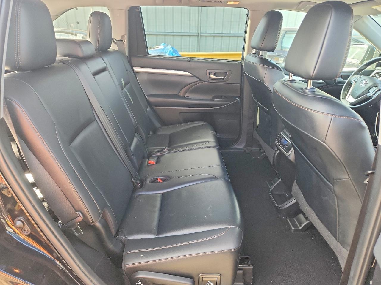 2019 TOYOTA HIGHLANDER XLE photo 19
