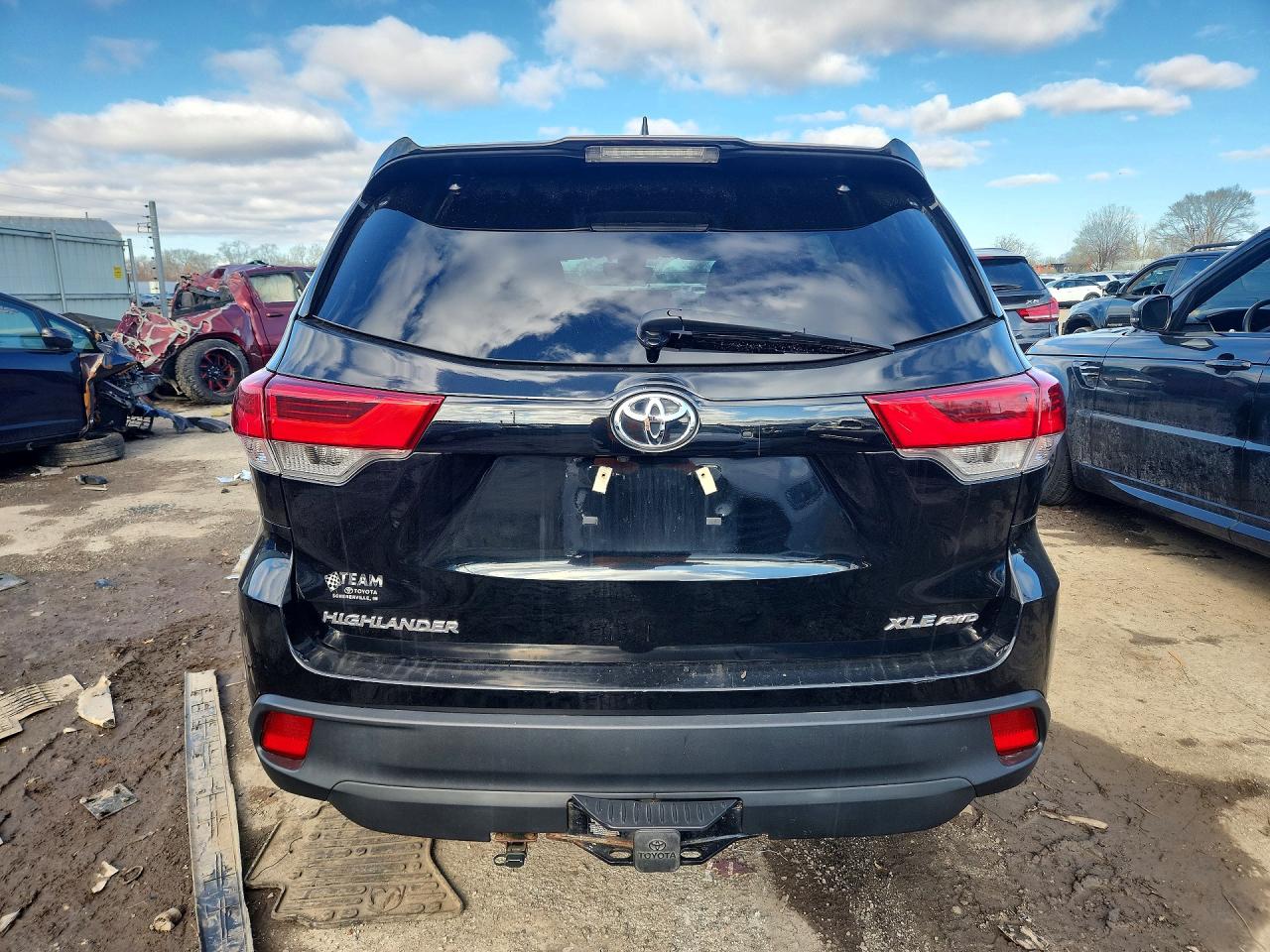 2019 TOYOTA HIGHLANDER XLE photo 11