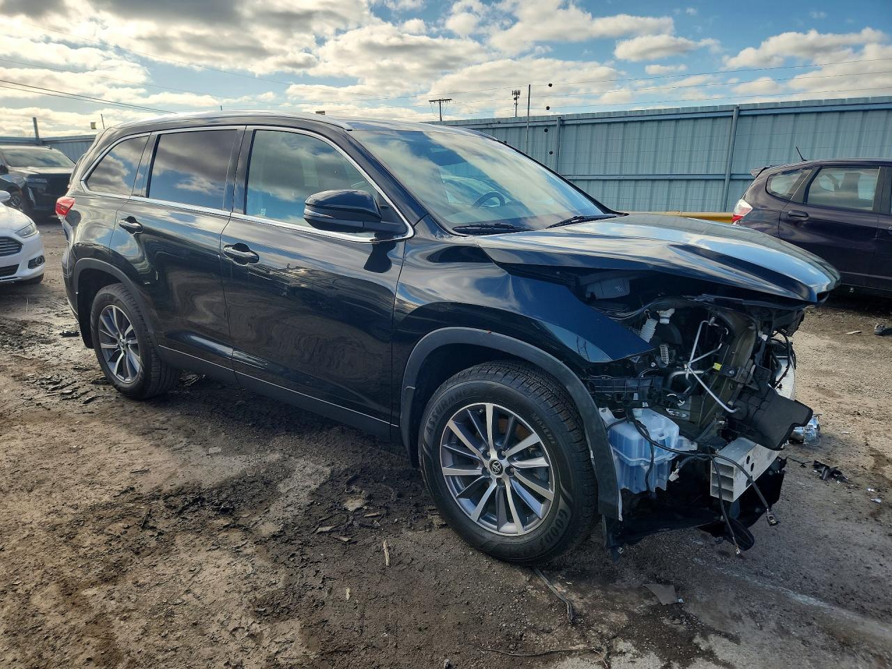 2019 TOYOTA HIGHLANDER XLE photo 7