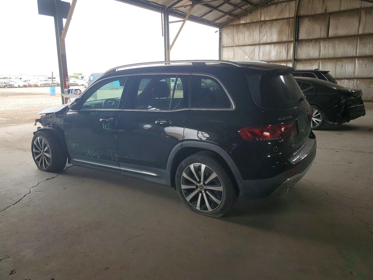2021 MERCEDES-BENZ GLB 250 photo 3