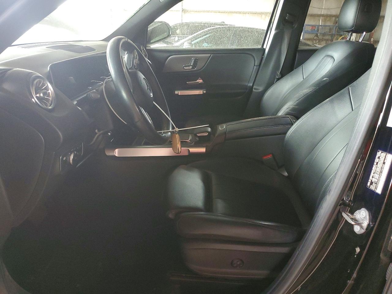 2021 MERCEDES-BENZ GLB 250 photo 13