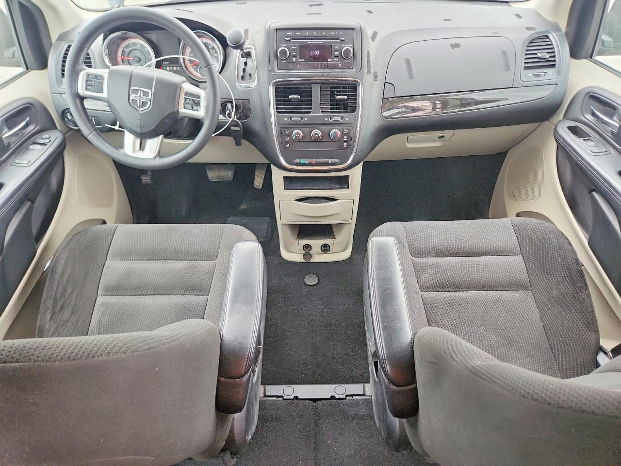 2015 DODGE GRAND CARAVAN SE photo 15