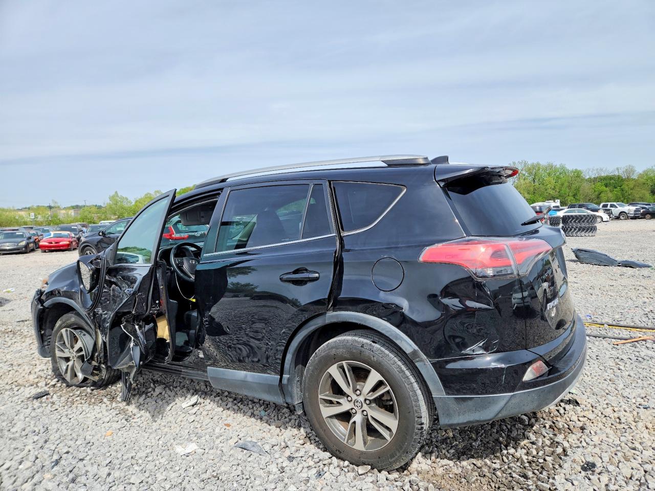 2016 TOYOTA RAV4 XLE photo 3