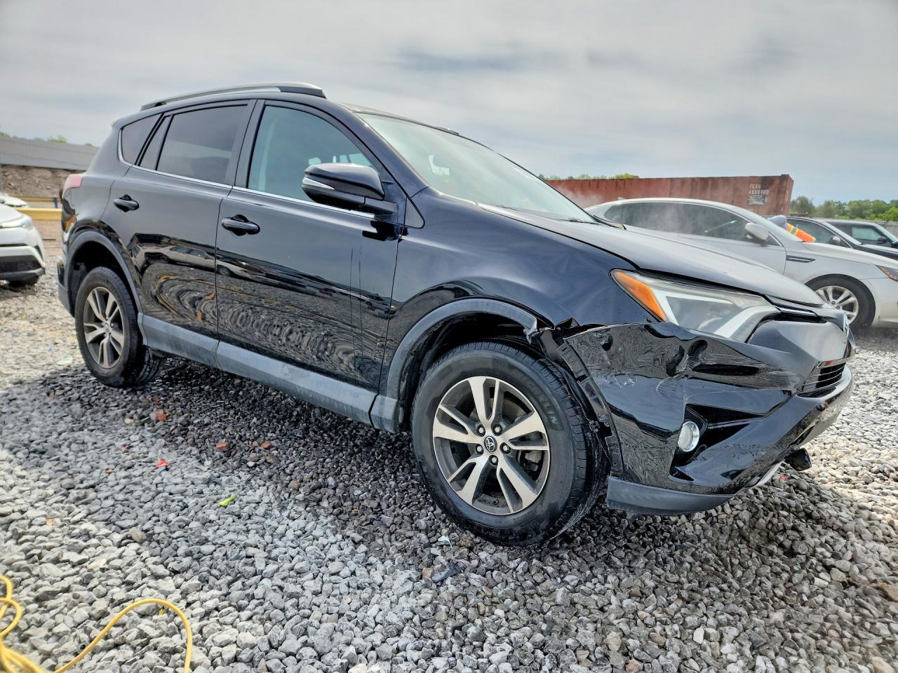 2016 TOYOTA RAV4 XLE photo 7
