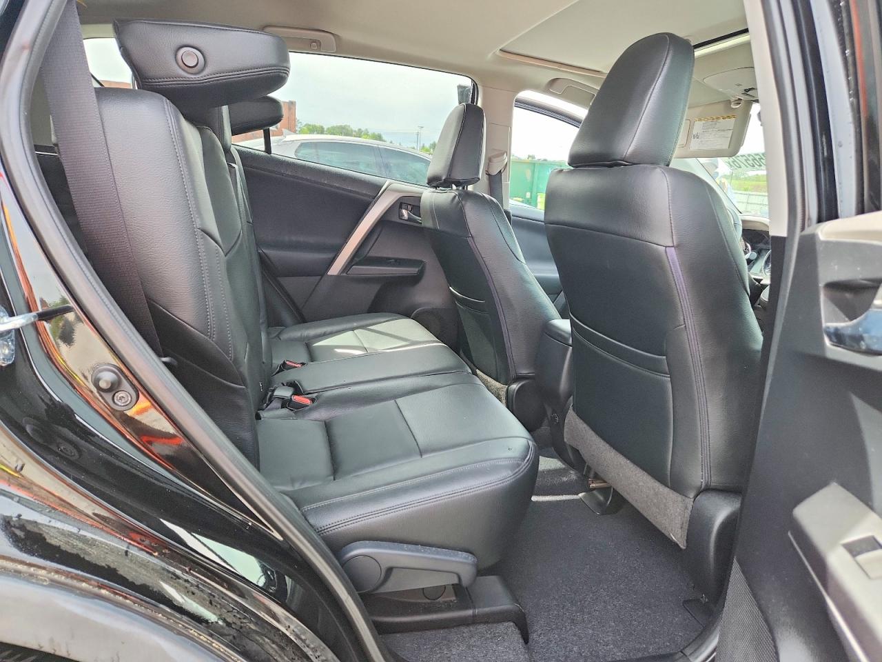 2016 TOYOTA RAV4 XLE photo 21