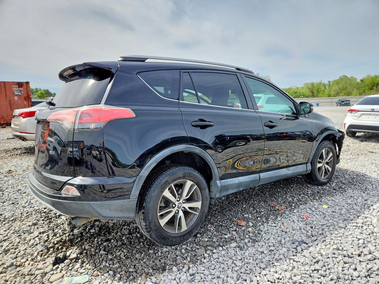 2016 TOYOTA RAV4 XLE photo 5