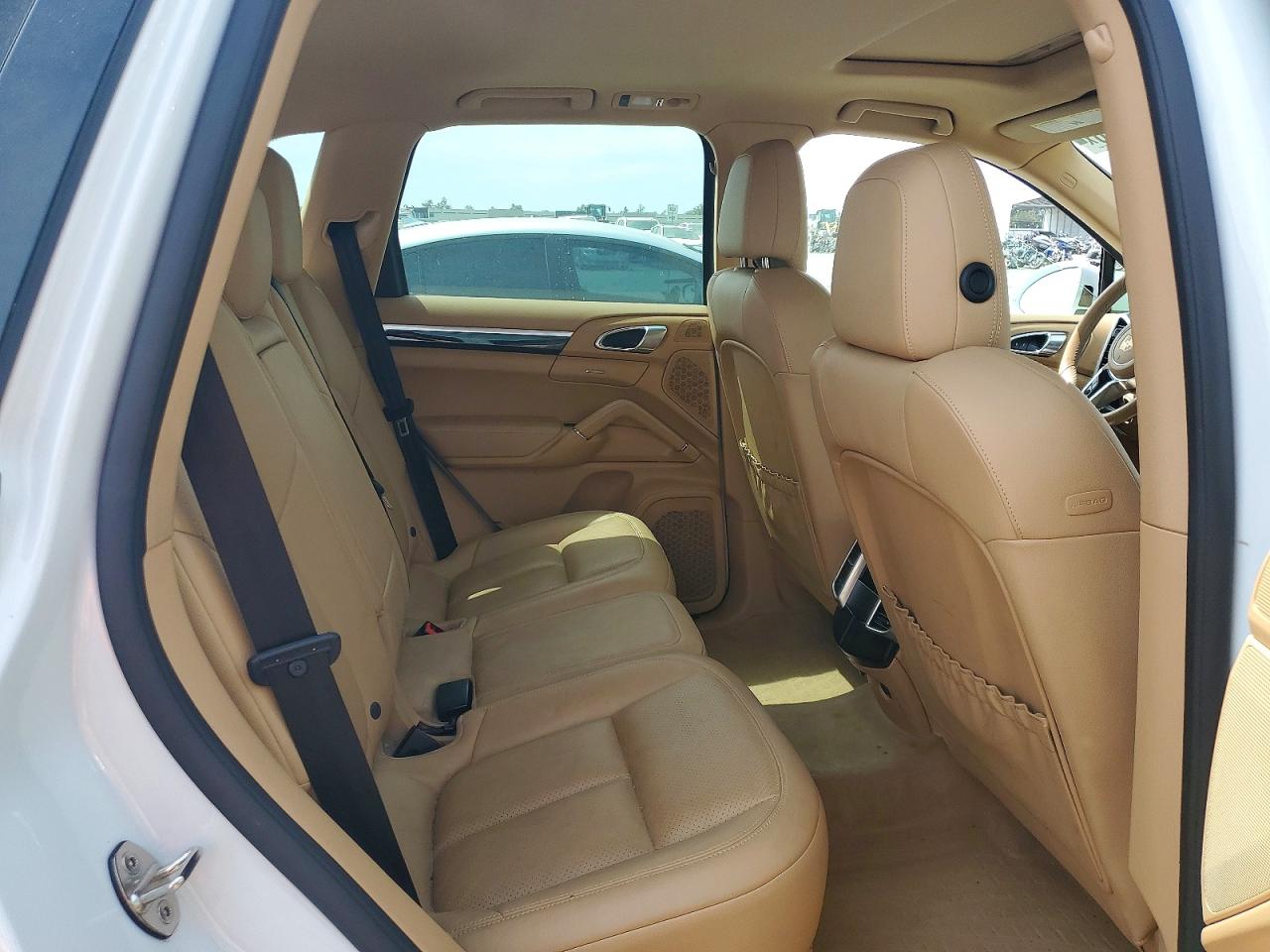 2017 PORSCHE CAYENNE S photo 21
