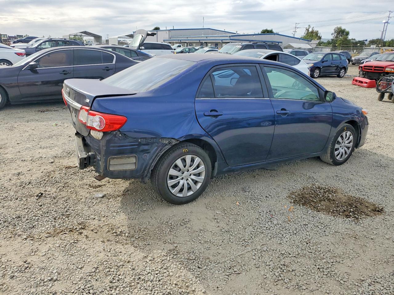 2013 TOYOTA COROLLA LE photo 5