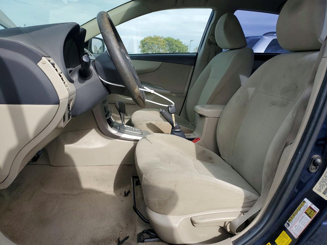 2013 TOYOTA COROLLA LE photo 13