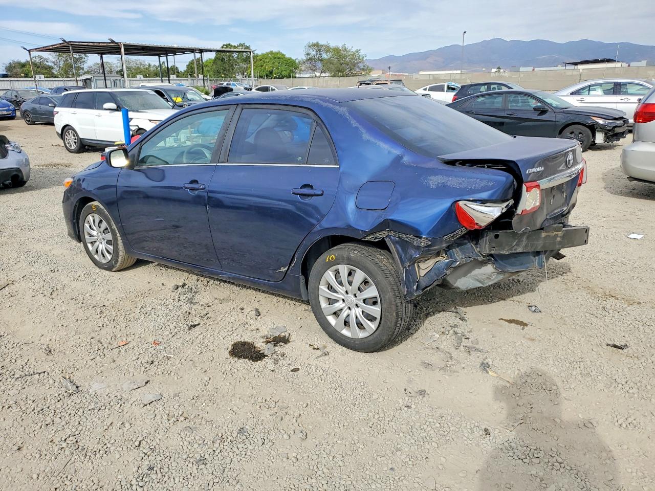 2013 TOYOTA COROLLA LE photo 3