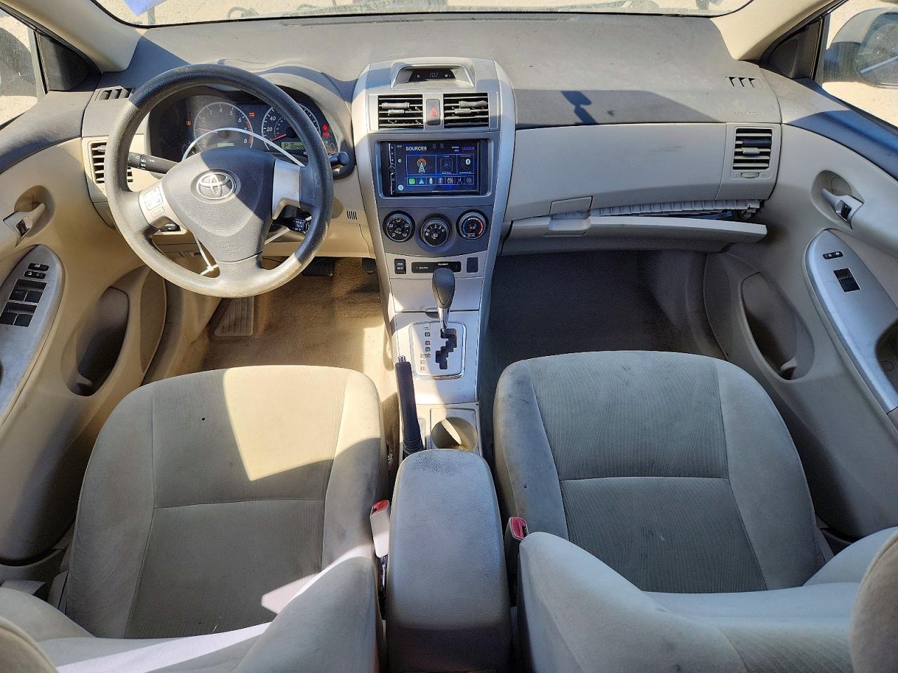 2013 TOYOTA COROLLA LE photo 15