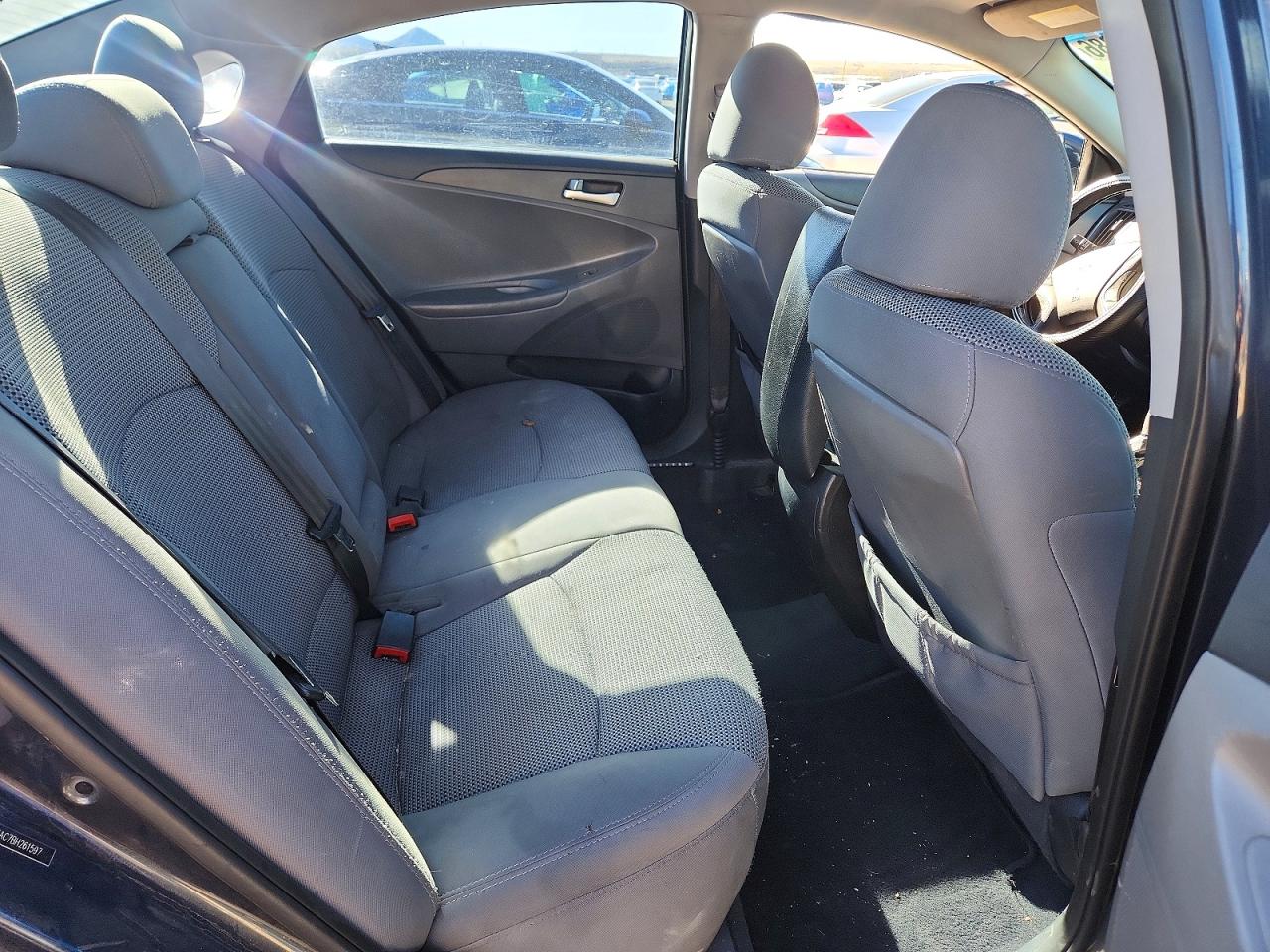 2011 HYUNDAI SONATA GLS photo 28
