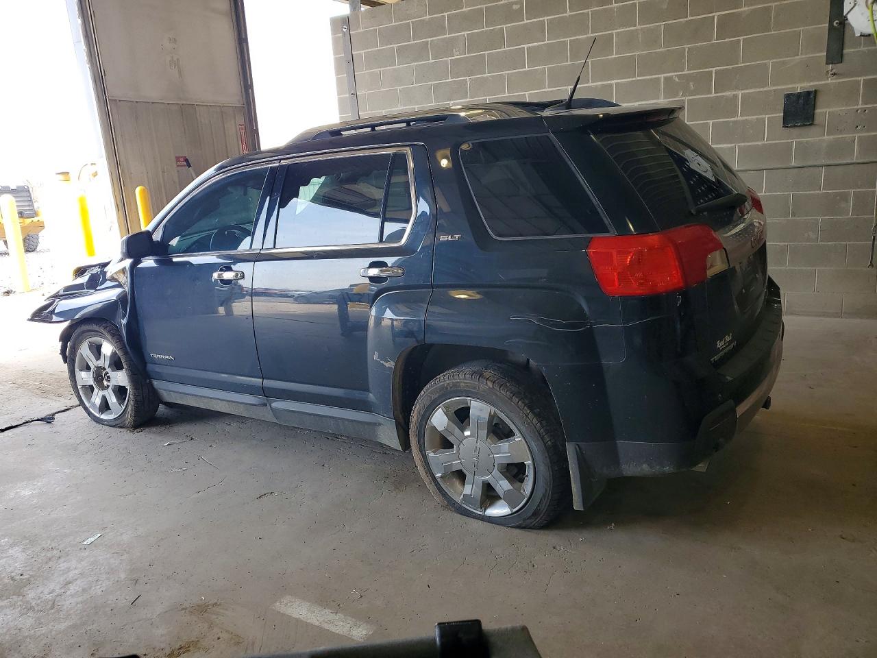 2011 GMC TERRAIN SLT photo 4