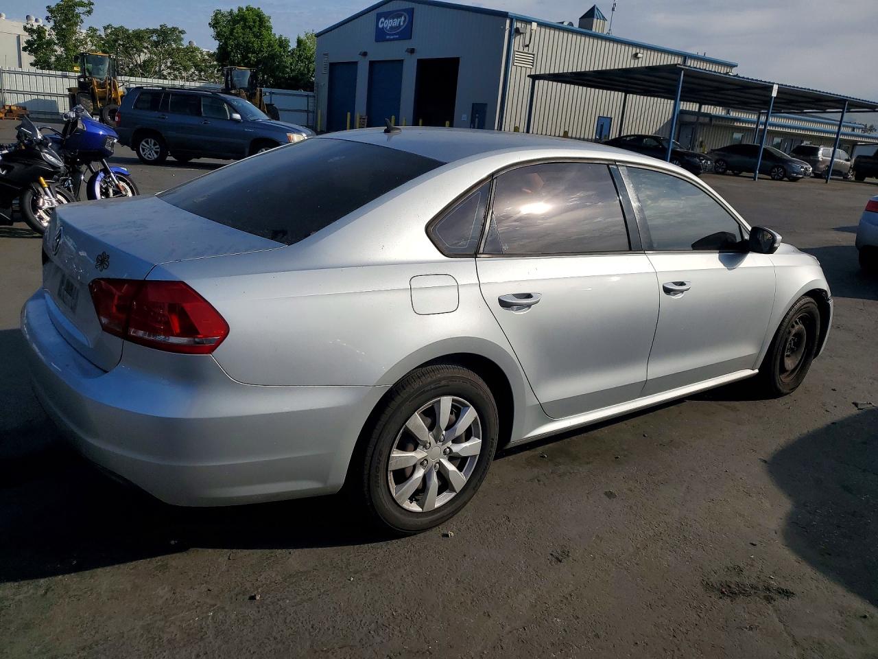2014 VOLKSWAGEN PASSAT S photo 5