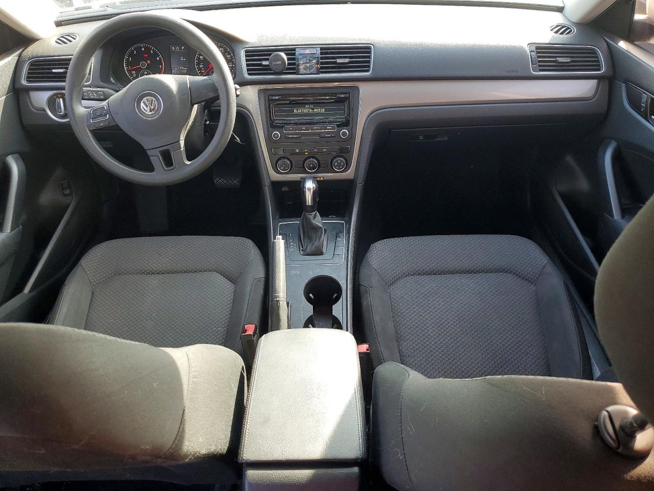 2014 VOLKSWAGEN PASSAT S photo 15