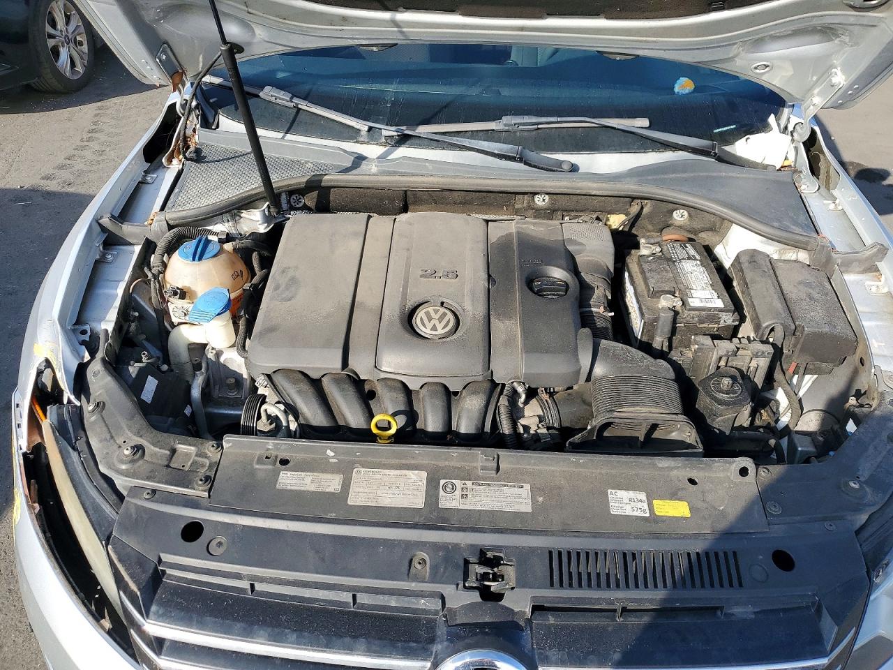 2014 VOLKSWAGEN PASSAT S photo 21