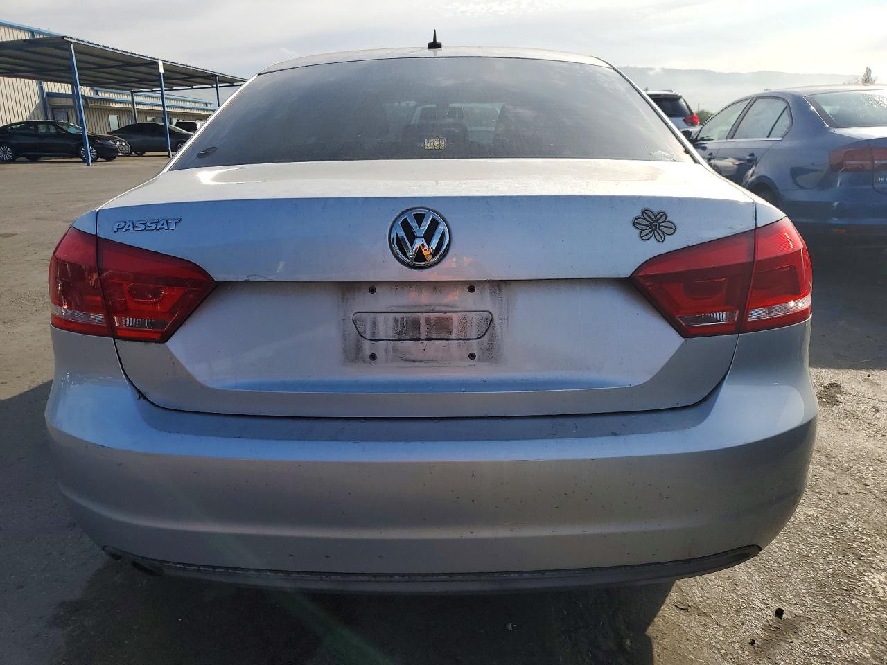 2014 VOLKSWAGEN PASSAT S photo 11