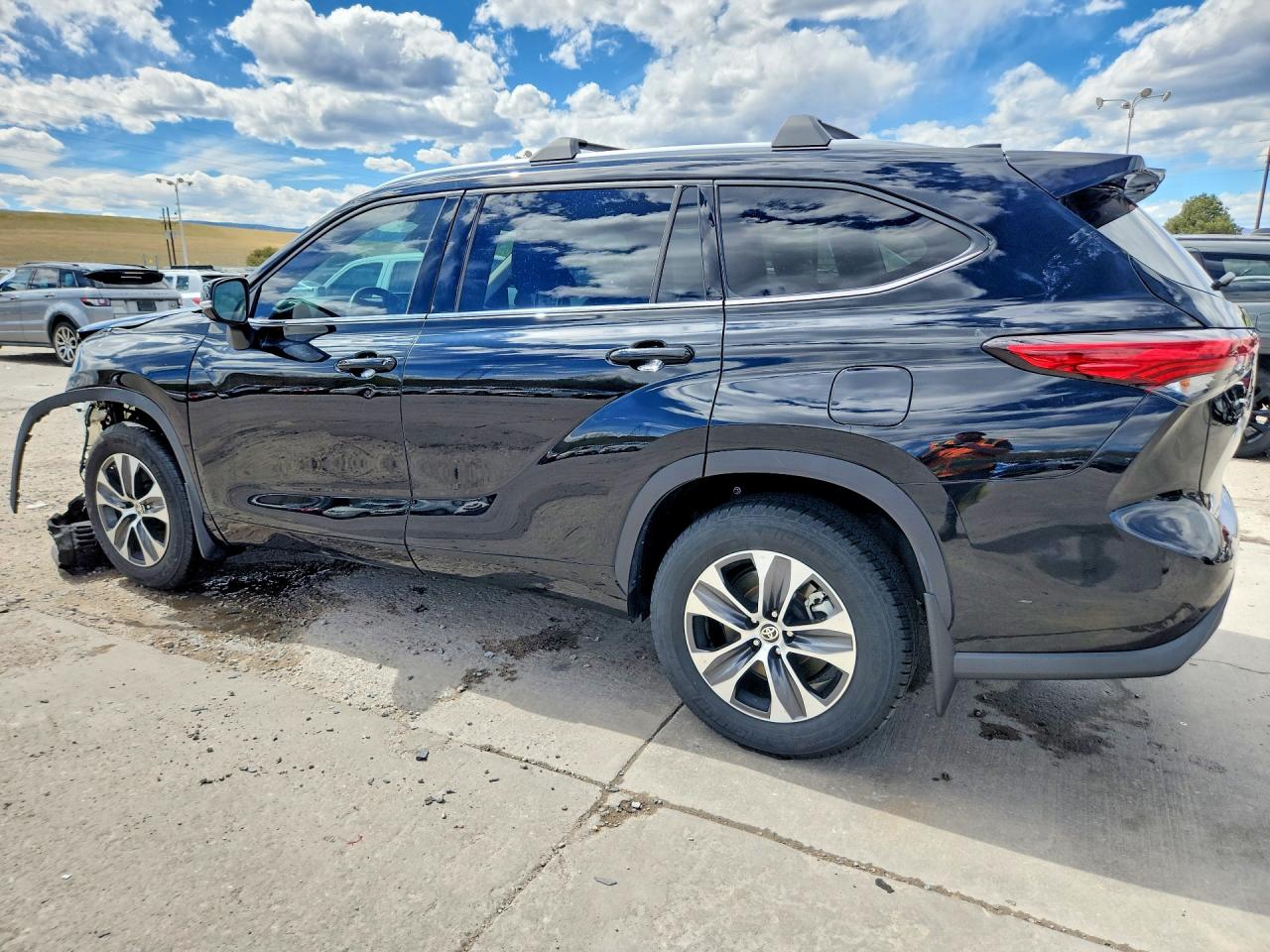 2020 TOYOTA HIGHLANDER XLE photo 2