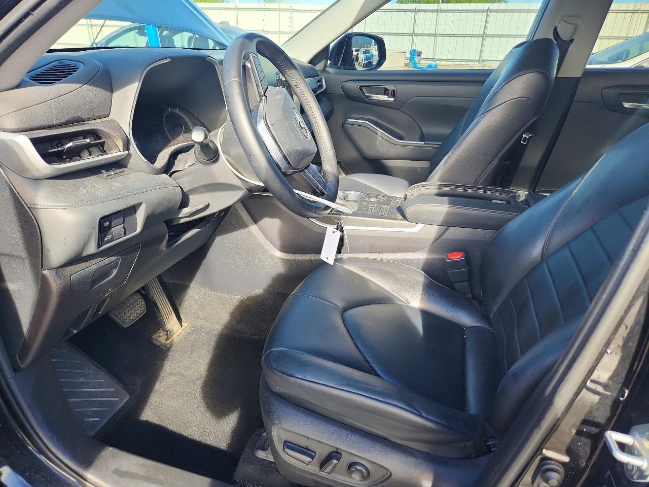2020 TOYOTA HIGHLANDER XLE photo 7
