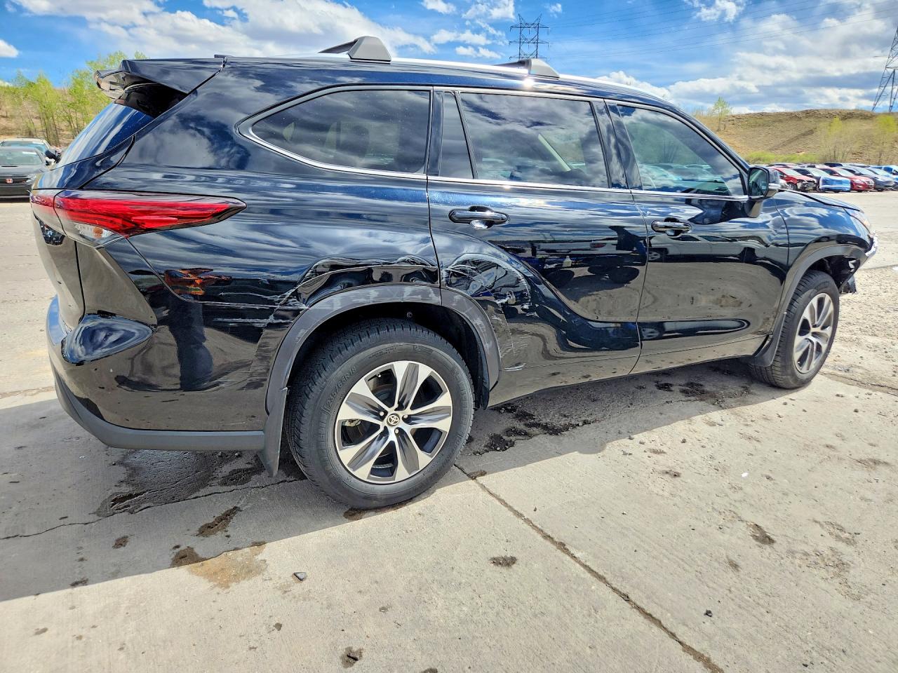 2020 TOYOTA HIGHLANDER XLE photo 3