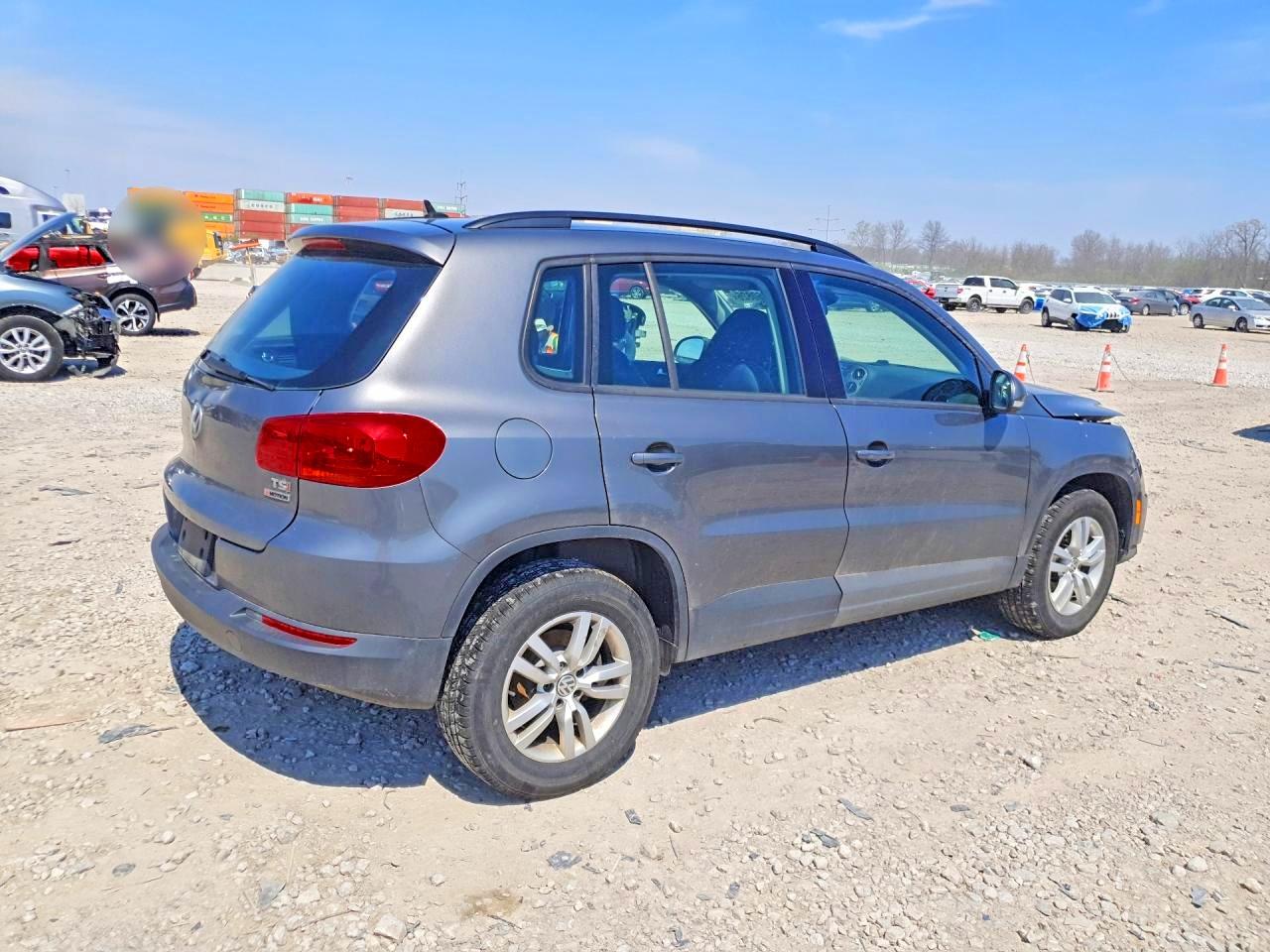 2016 VOLKSWAGEN TIGUAN S photo 5