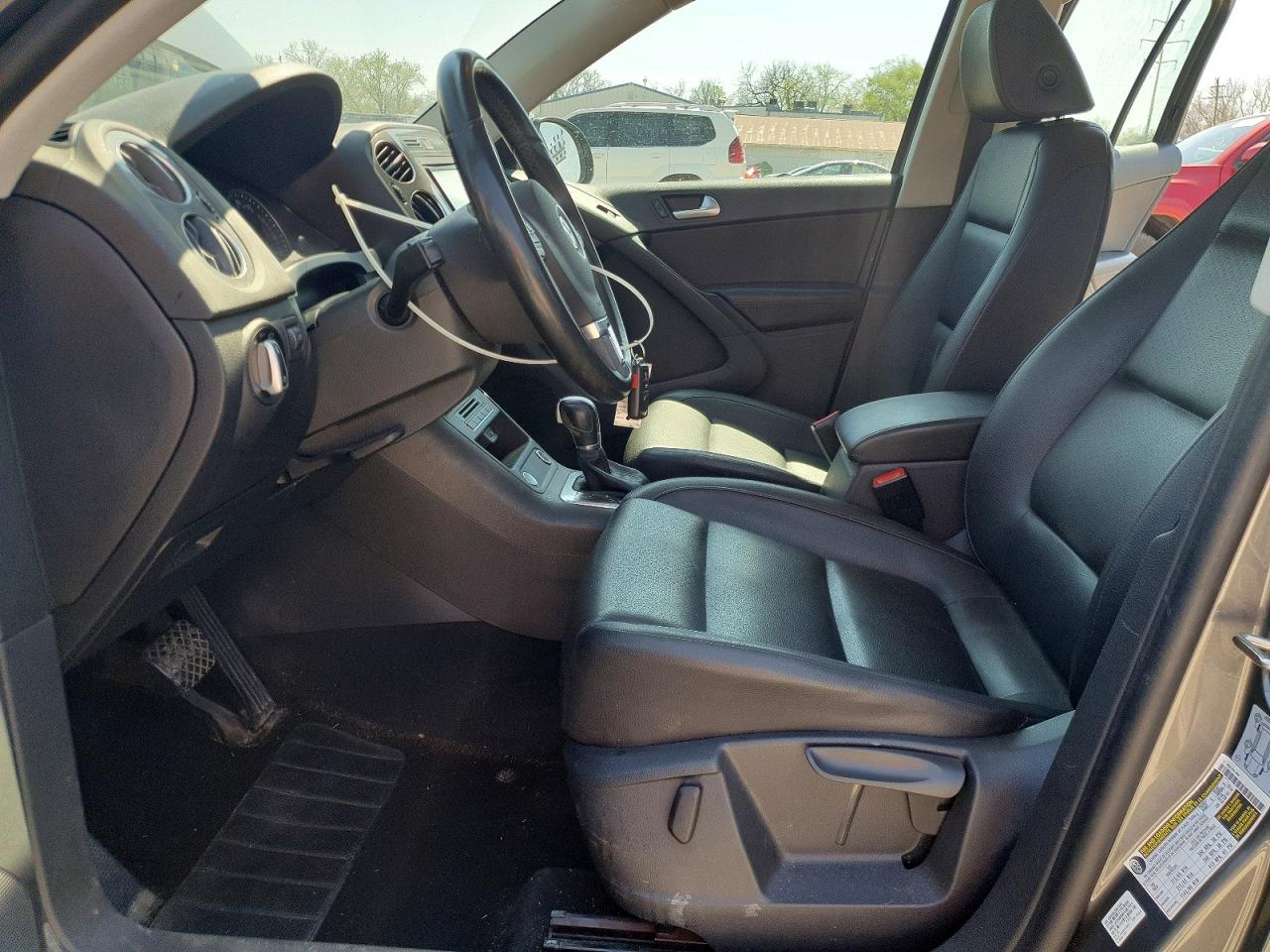 2016 VOLKSWAGEN TIGUAN S photo 13