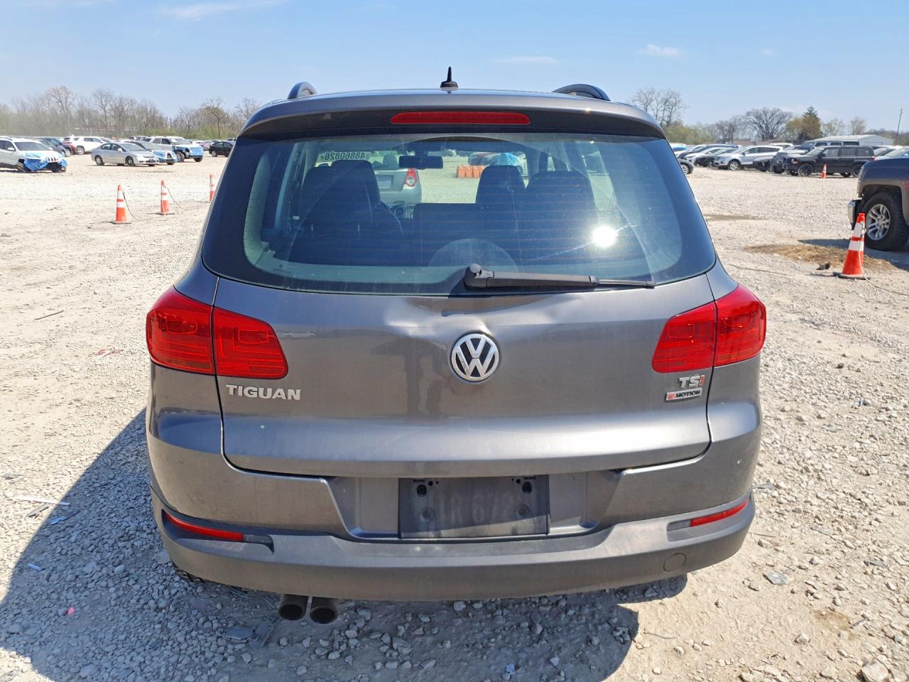 2016 VOLKSWAGEN TIGUAN S photo 11