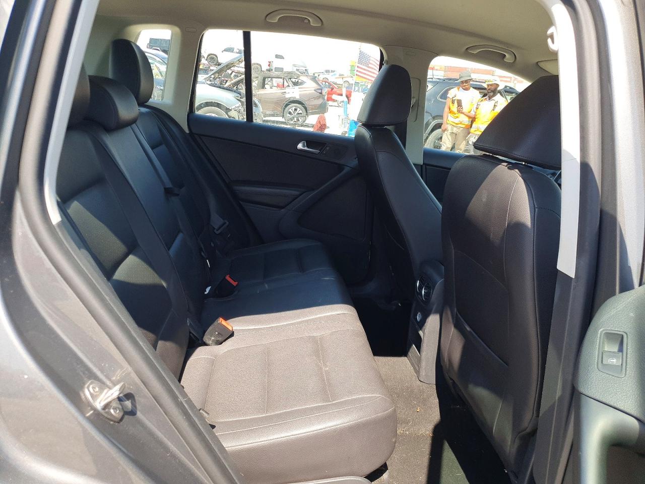 2016 VOLKSWAGEN TIGUAN S photo 21