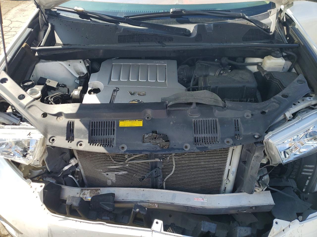 2013 TOYOTA HIGHLANDER SE photo 12