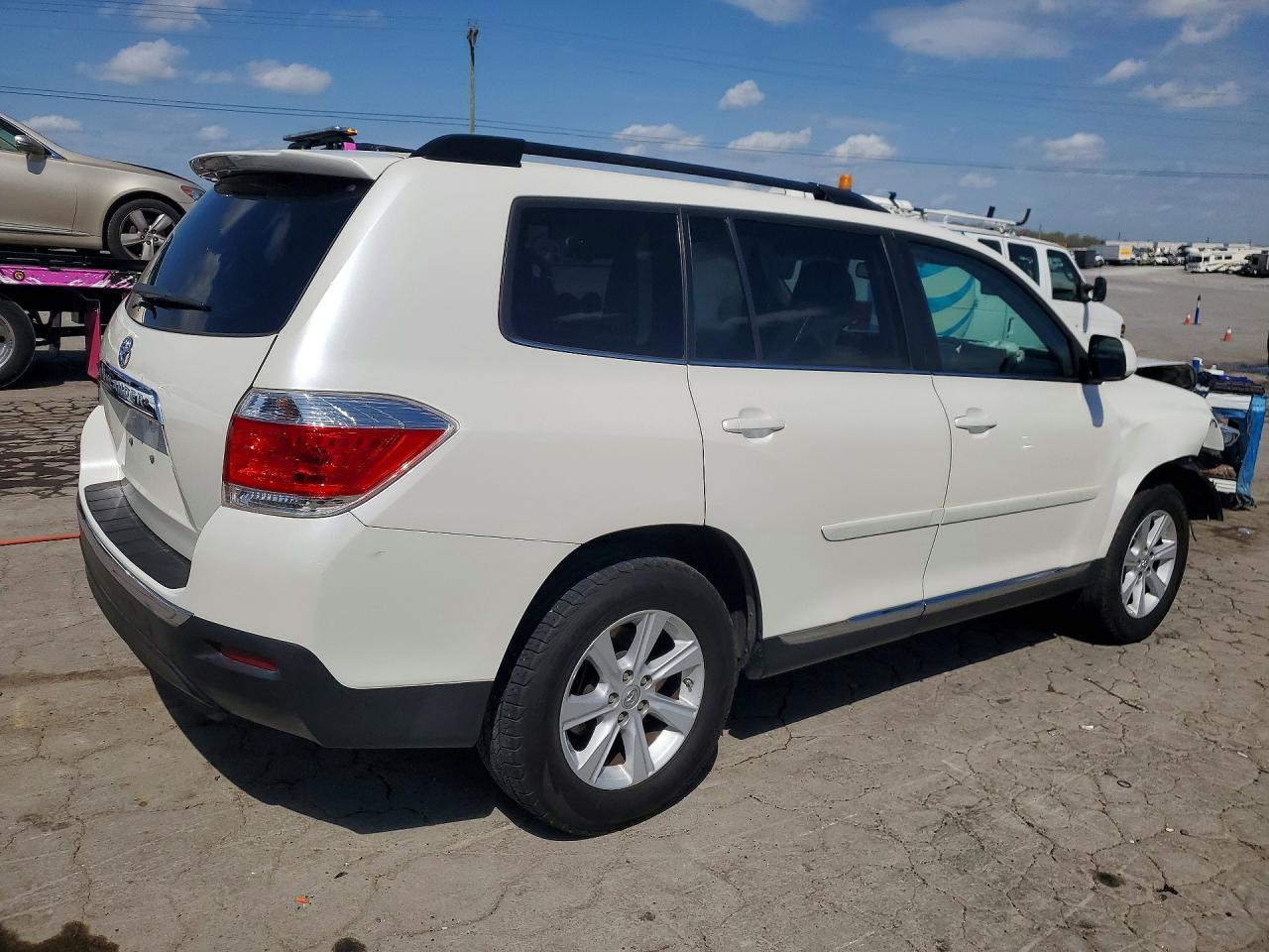 2013 TOYOTA HIGHLANDER SE photo 3