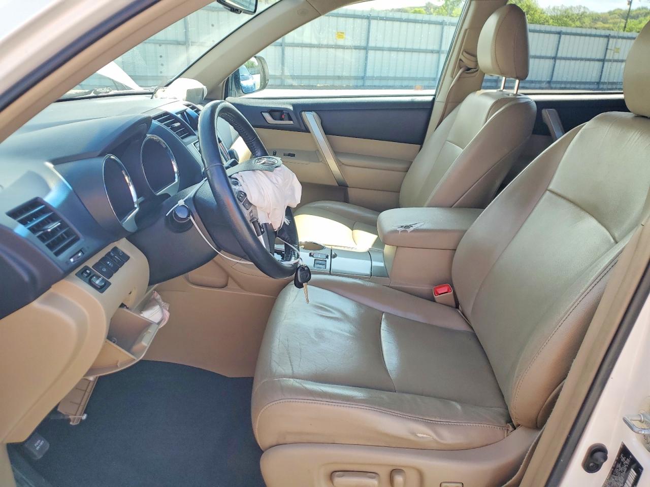 2013 TOYOTA HIGHLANDER SE photo 7
