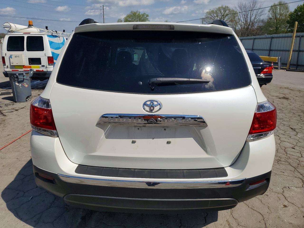 2013 TOYOTA HIGHLANDER SE photo 6