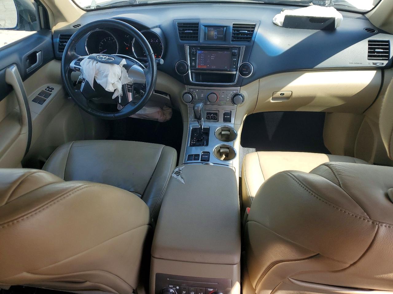 2013 TOYOTA HIGHLANDER SE photo 8