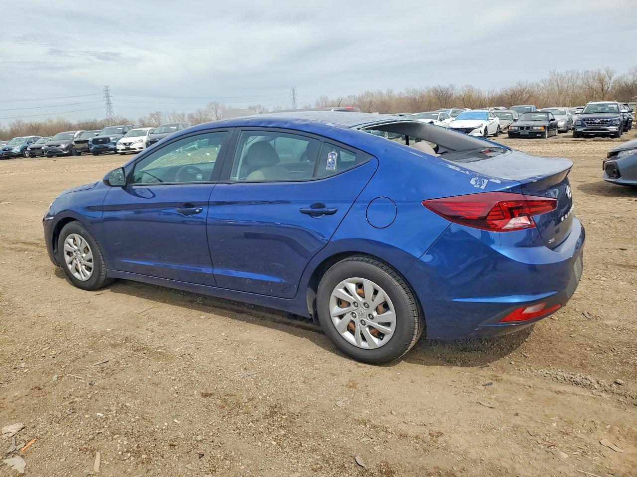 2019 HYUNDAI ELANTRA SE photo 3