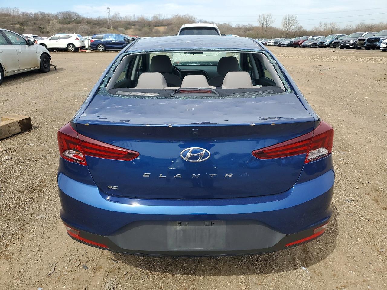 2019 HYUNDAI ELANTRA SE photo 11