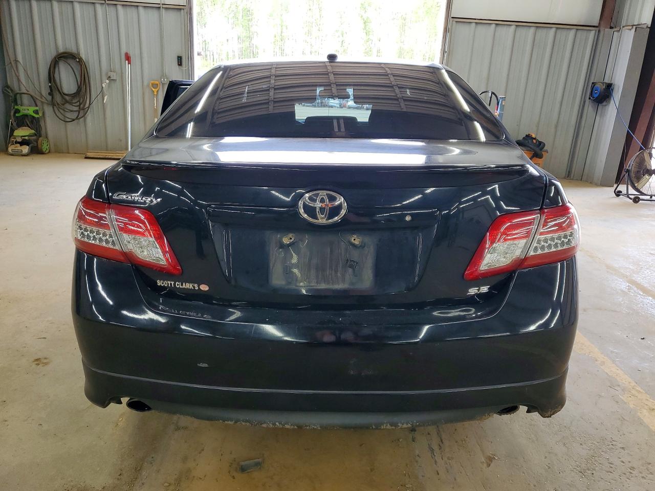 2011 TOYOTA CAMRY SE photo 11
