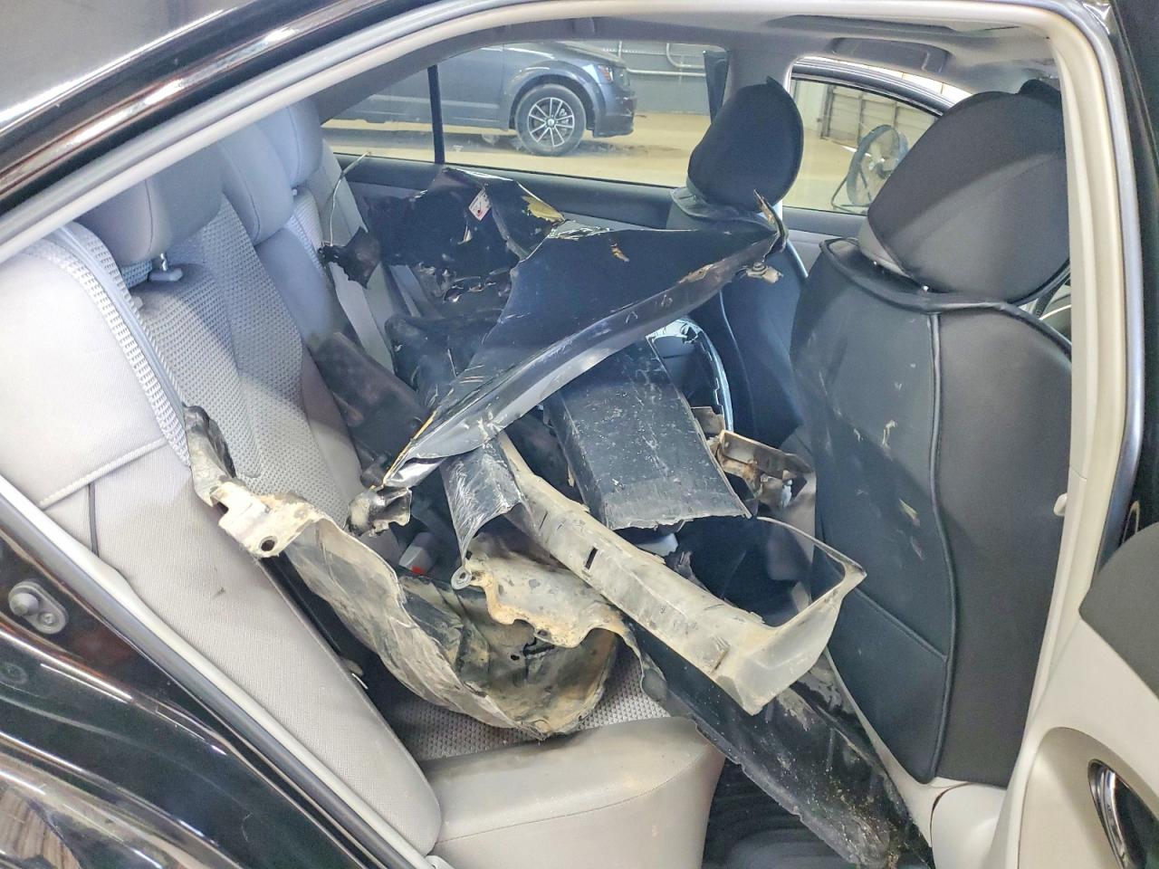 2011 TOYOTA CAMRY SE photo 19