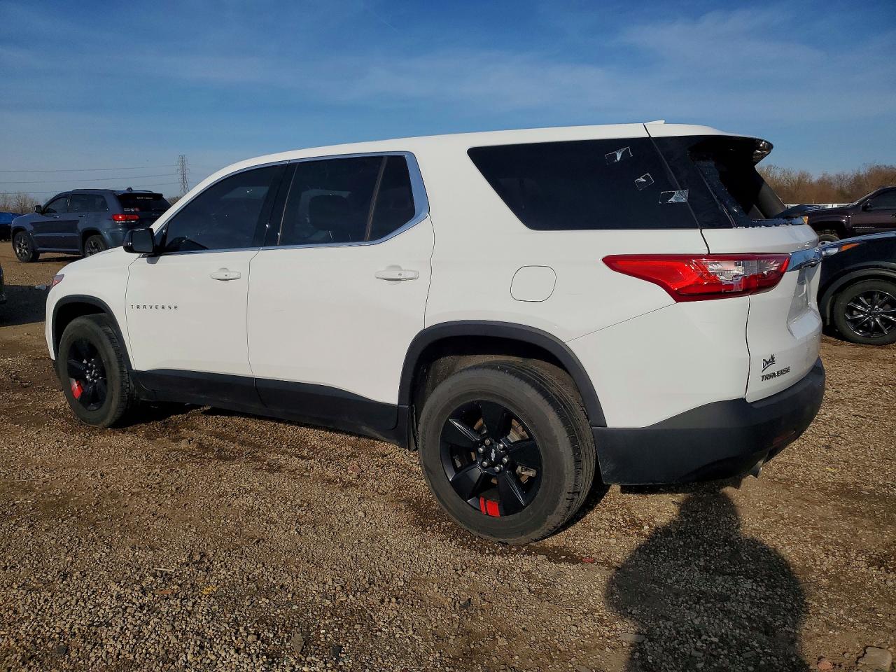 2020 CHEVROLET TRAVERSE LS photo 4