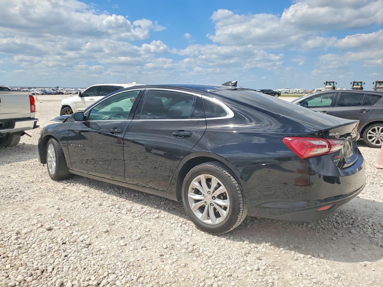 2020 CHEVROLET MALIBU LT photo 4